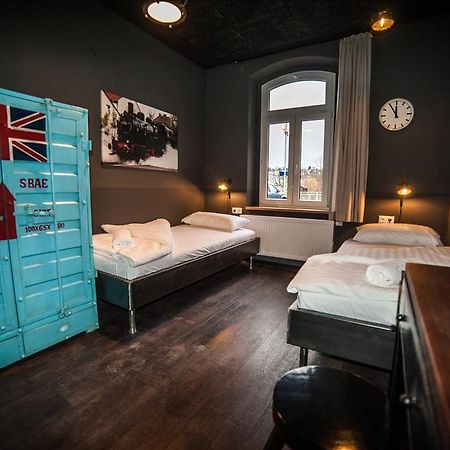 Hostel Am Bahnhof Зул Екстериор снимка