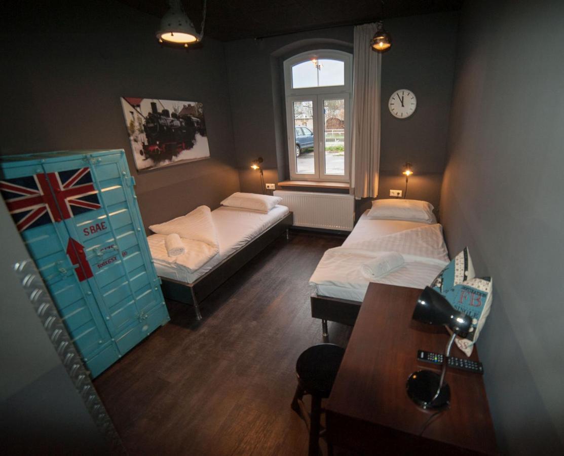 Hostel Am Bahnhof Зул Екстериор снимка