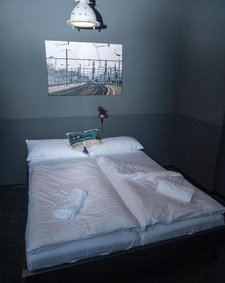 Hostel Am Bahnhof Зул Екстериор снимка