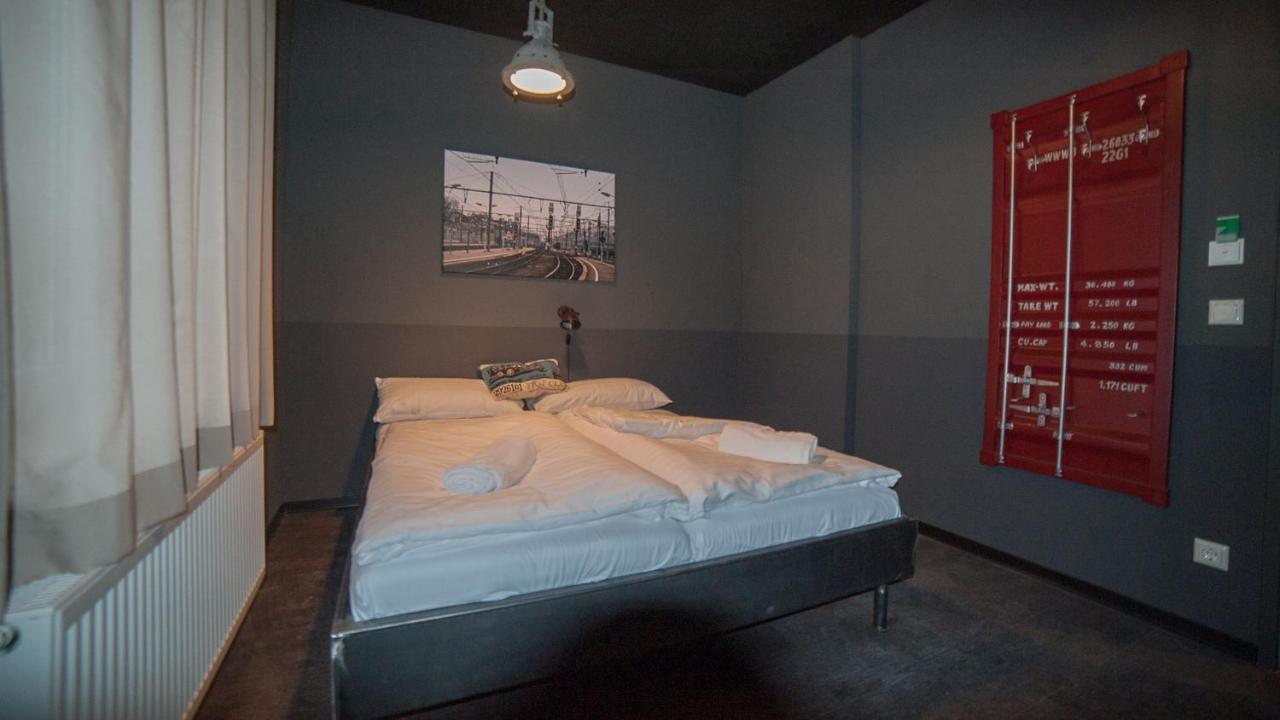Hostel Am Bahnhof Зул Екстериор снимка