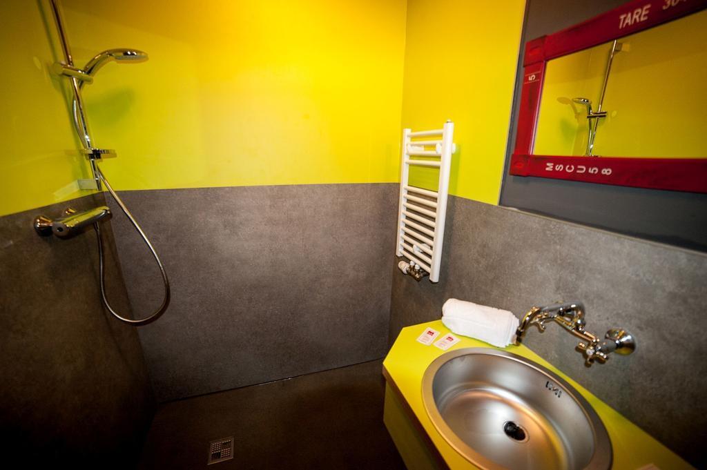 Hostel Am Bahnhof Зул Стая снимка