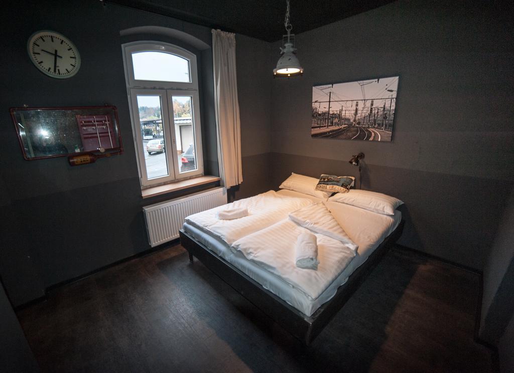 Hostel Am Bahnhof Зул Екстериор снимка